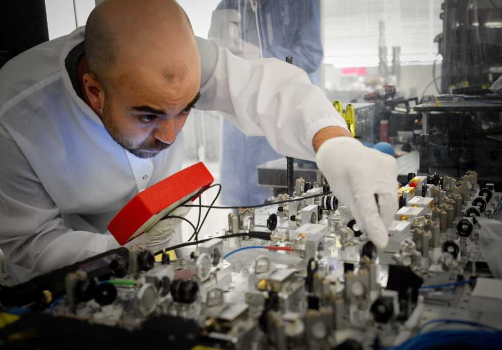 Microsoft and Atom Computing claim breakthrough in reliable quantum ...